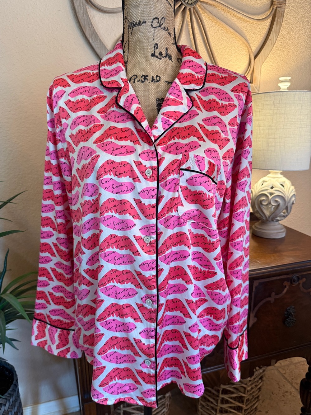 Victoria’s Secret Women’s Pink Lip-Print Satin Pajama Top